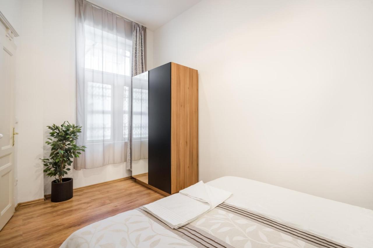 Real Apartments Zichy Budapest Bagian luar foto