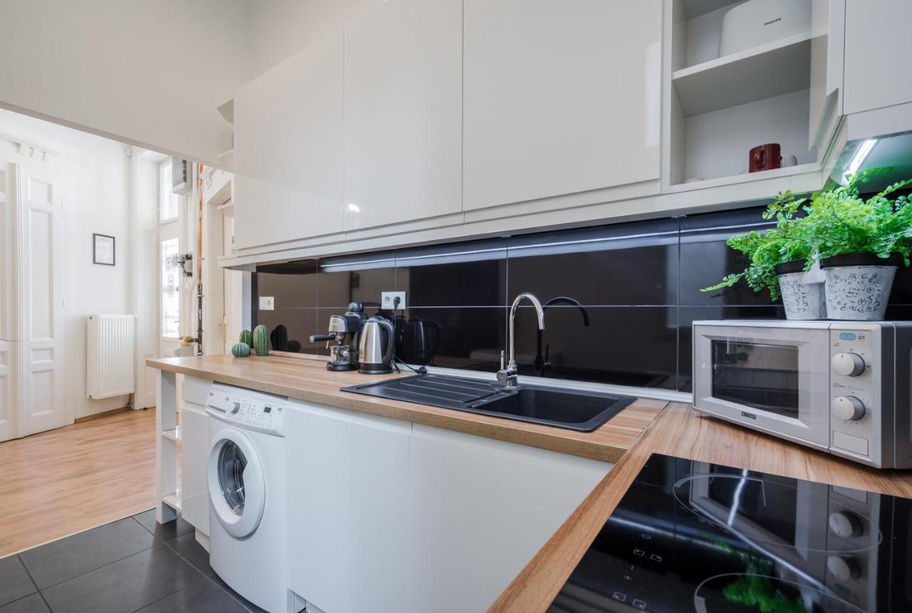Real Apartments Zichy Budapest Bagian luar foto