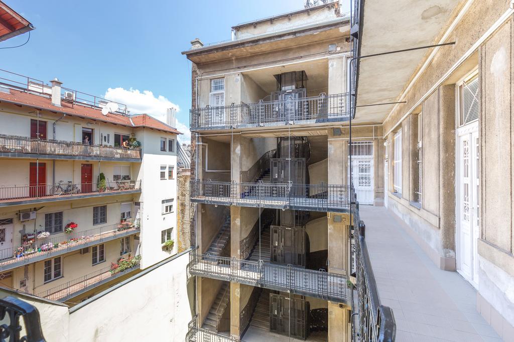 Real Apartments Zichy Budapest Bagian luar foto